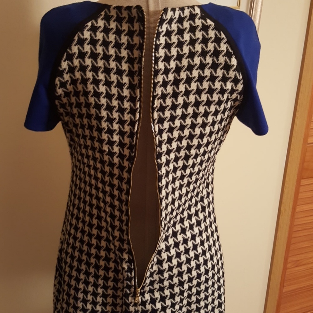 Dress - Picture 7 of 8